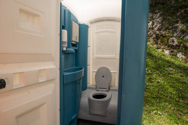 Best Portable restroom trailer rental  in Riverside, OH